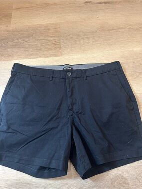 Express Black Flat-Front 38 NWOT Men’s Shorts